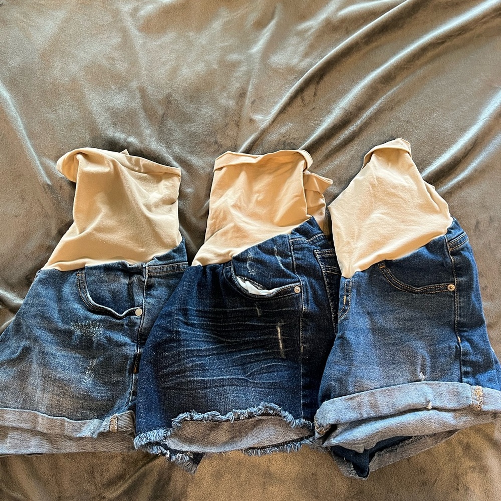 Motherhood maternity jean short bundle
